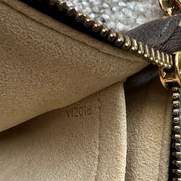 Louis Vuitton Milla MM Pochette - Picture 12 of 13